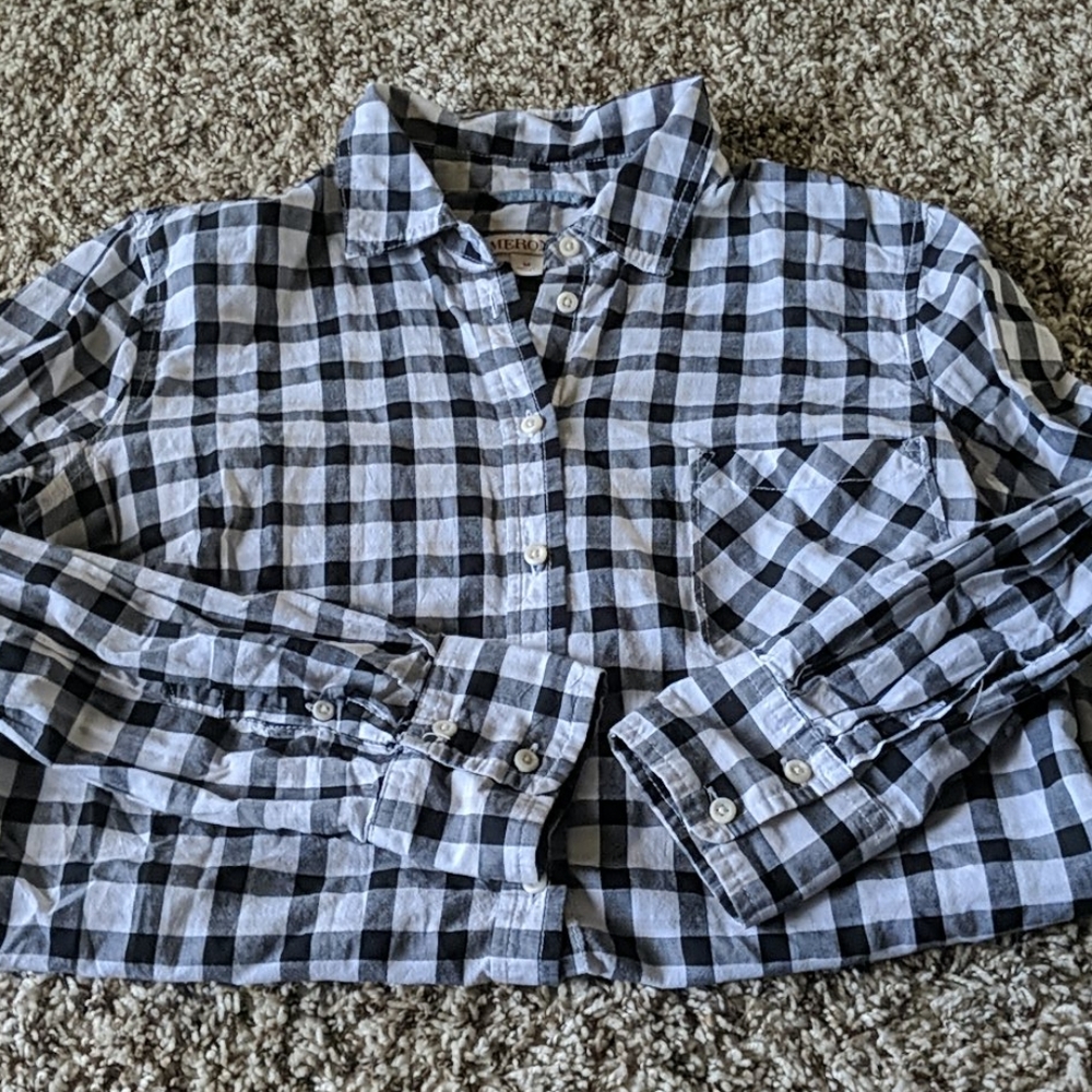 3/$12‼️Long sleeve patterned button down - Picture 2 of 3